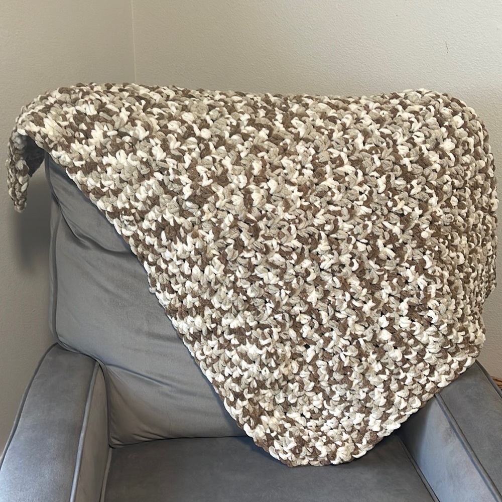 Crocheted throw blanket 5 x 5